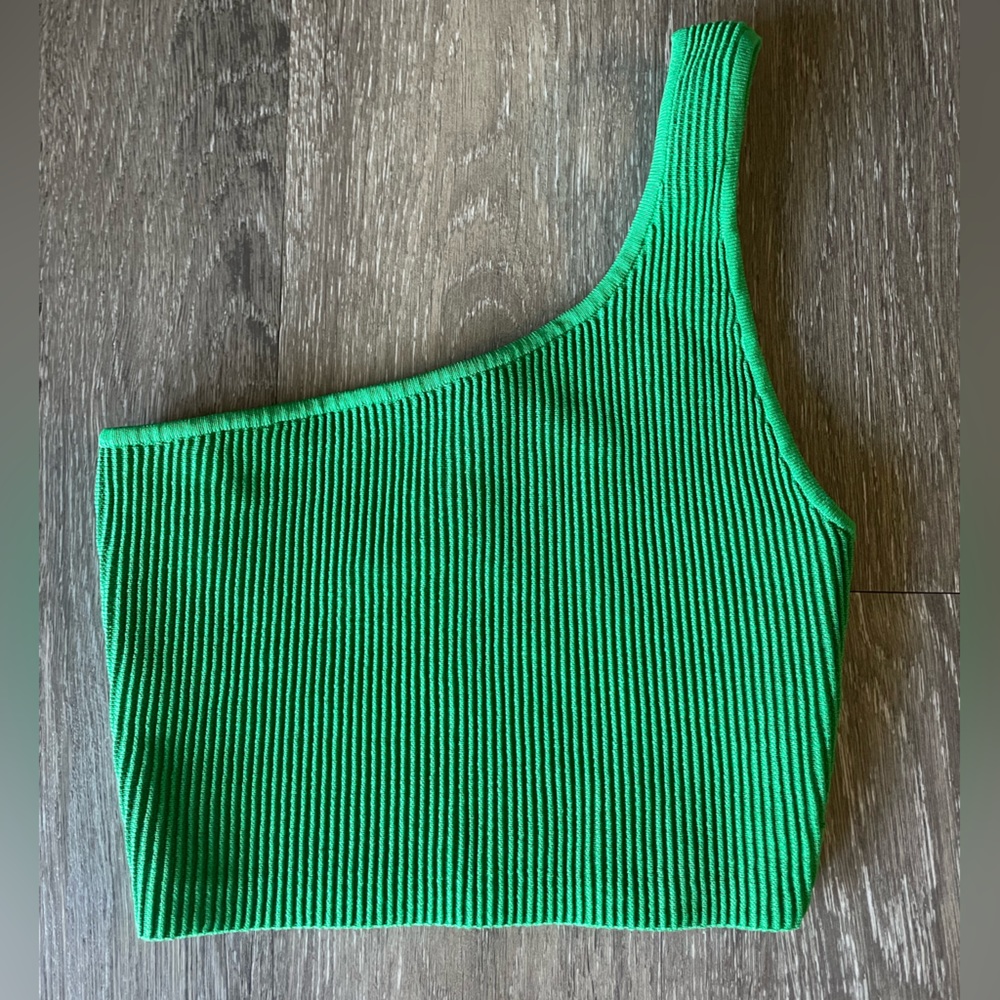 Aritzia babaton sculpt knit one-shoulder cropped tank